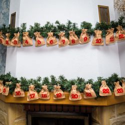 Adventskalender Jutesäckchen 12 x 15 cm - hellbraun + rote Zahlen Anlässe und Feiern