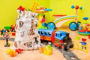 Stoffbeutel eignen sich hervorragend zur Aufbewahrung von Spielzeug und um Geschenke für Kinder einzupacken.