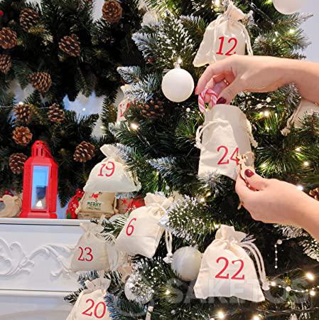 Adventskalender am Weihnachtsbaum - Weihnachtsbaum mit Säckchen
