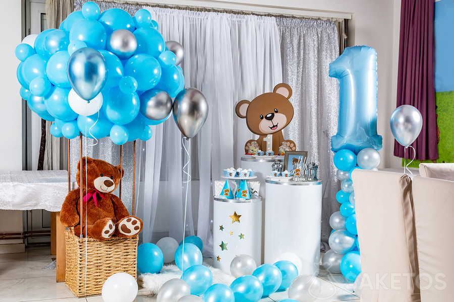 Blaue Dekorationen für den Geburtstag eines Jungen