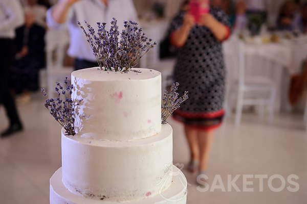 Hochzeitstorte mit Lavendel - Hochzeitsdekoration mit Lavendel