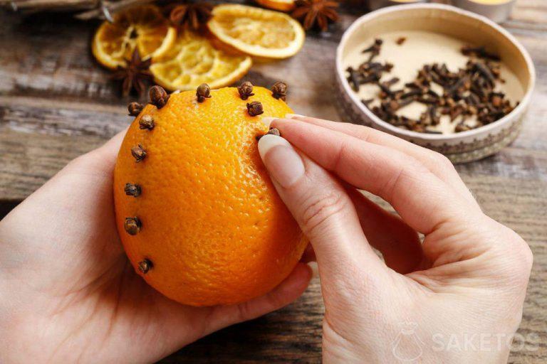 Öko-Dekoration für den Weihnachtstisch – aromatische Orange mit Nelken