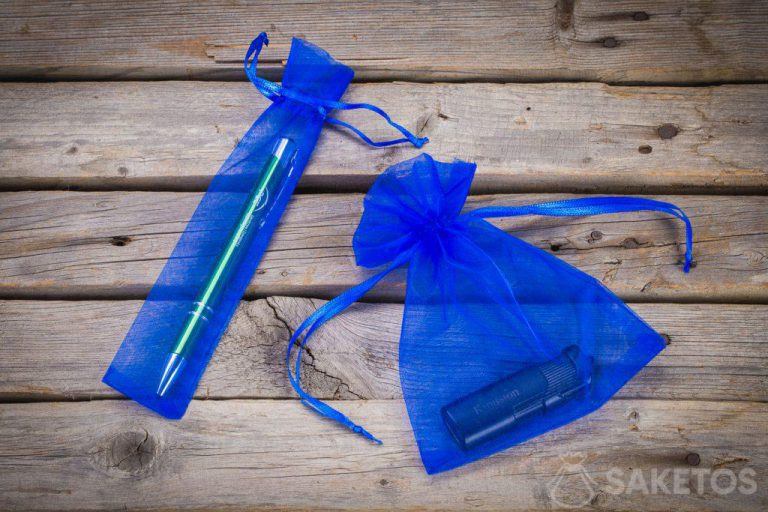 Blaue Organzasäcke als Verpackung für Werbegeschenke