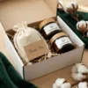 Baumwollbeutel im Geschenkset mit Naturkosmetik.