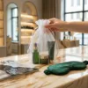 Organzabeutel in Weiß als elegante Verpackung für ein Spa-Kosmetikset.