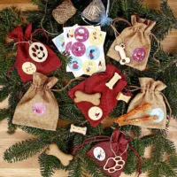 Adventskalender Jutesäckchen 12 x 15 cm und 13 x 18 cm bordeaux und hellbraun Jutesäckchen