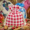Säckchen à la Leinen mit Druck 10 x 13 cm - naturfarbe / rotes Gitter Rote Beutel