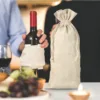 Weinflaschenbeutel aus Leinen als dekorative Geschenkverpackung für Rotwein