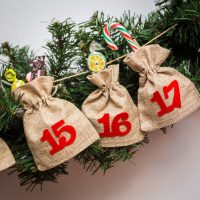 Adventskalender Jutebeutel 11 x 14 cm - Naturfarbe + rote Zahlen Alle Produkte