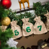 Adventskalender JutesĂ€ckchen 11 x 14 cm - Naturfarbe + grĂŒne Zahlen Alle Produkte