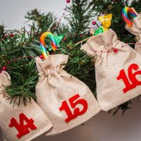 Adventskalender Jutesäckchen 12 x 15 cm - Naturfarbe, hell + rote Zahlen Gelegenheit Beutel