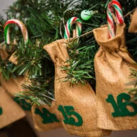 Adventskalender JutesĂ€ckchen 13 x 18 cm - hellbraun + grĂŒne Zahlen Alle Produkte