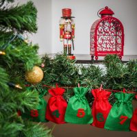 Adventskalender Jutesäcke, Größe 12 x 15 cm - grün und rot + rote und grüne Zahlen Gelegenheit Beutel