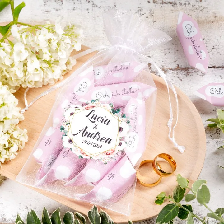 Personalisierter Organzabeutel mit Hochzeitsbonbons als Gastgeschenk für Hochzeitsgäste