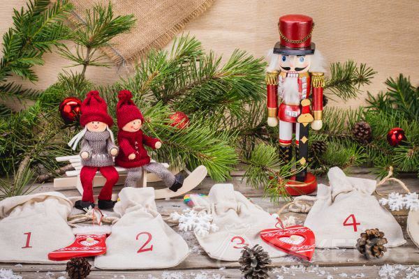 Adventskalender (rustikal mit Leinensäckchen)