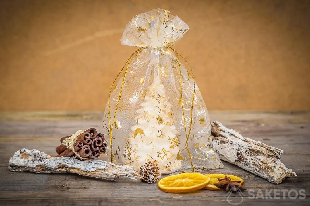 Weihnachtsbeutel aus Organza als Kerzenverpackung