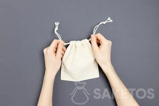 Das Strickbündchen sorgt für ein einfaches Schließen und Öffnen des Beutels!