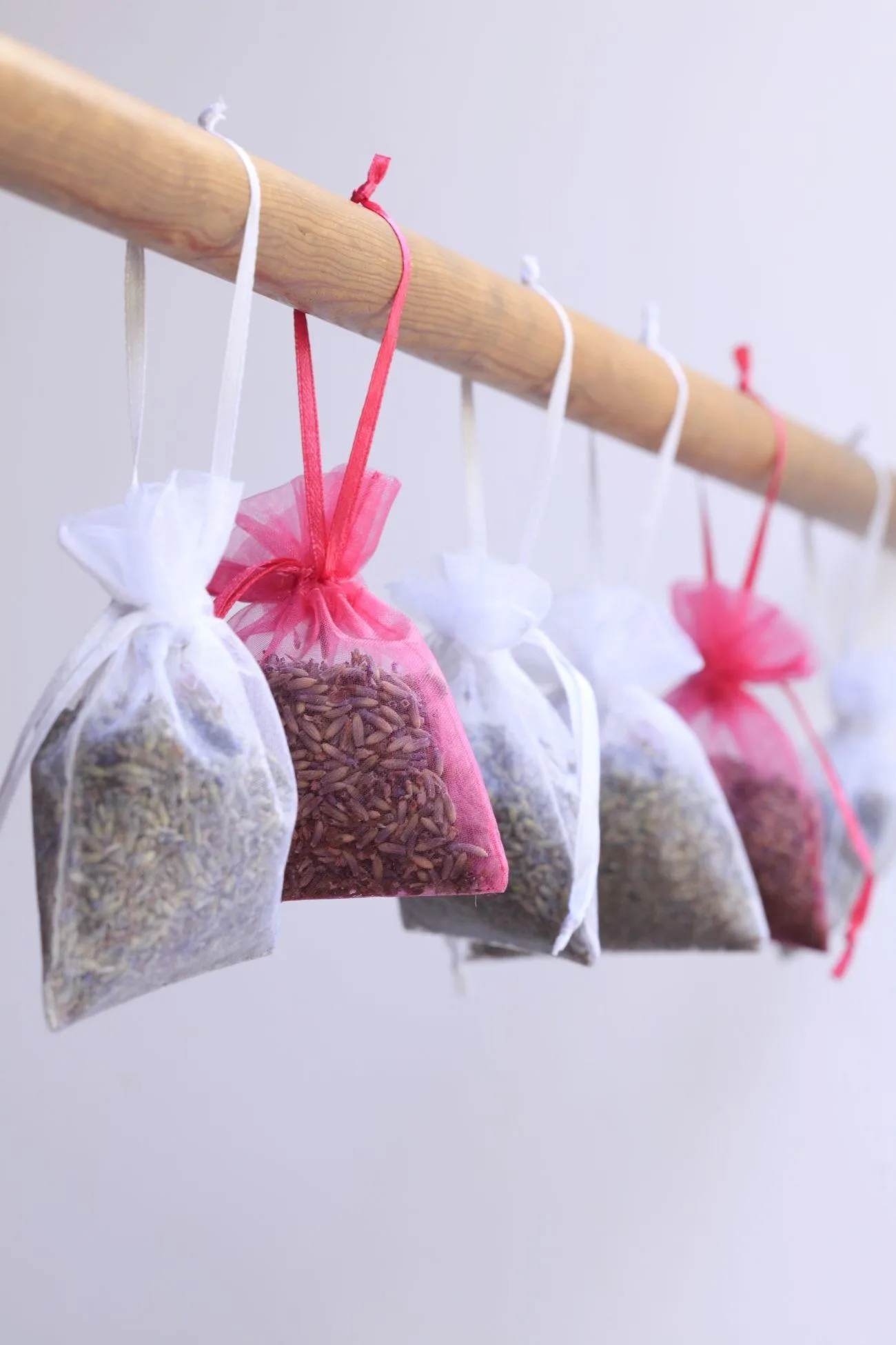 Organzabeutel mit Lavendel für den Kleiderschrank oder die Garderobe