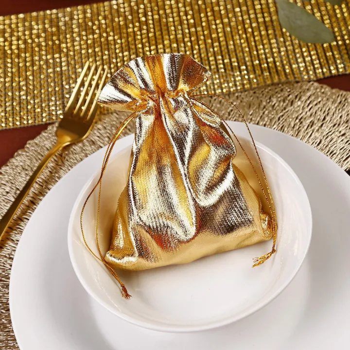 Goldene Metallic-Beutel für Tischdekoration