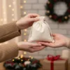 Baumwollsäckchen als Geschenkverpackung - elegante Präsentation für Weihnachtsgeschenke